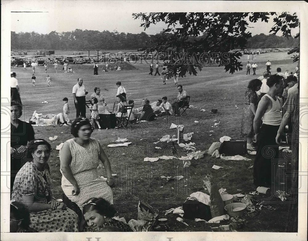 1939 Park after sanitation department family gather  - Historic Images