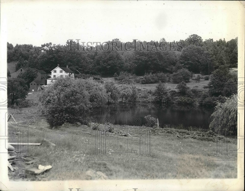1941 Farm Cottage, small lake, on land bought by Dept. of Sanitation - Historic Images
