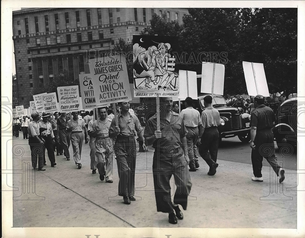 1941 Press Photo Department of Sanitation employees picket in front of building-Historic Images
