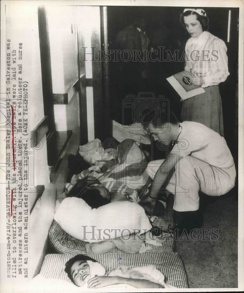 1948 Press Photo John Sealey Hospital Filled Beyond Capacaty, Patients In Hall - Historic Images