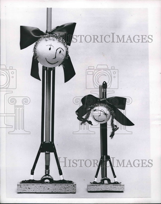 1955 Press Photo Mother and daughter Mops - nea63772-Historic Images