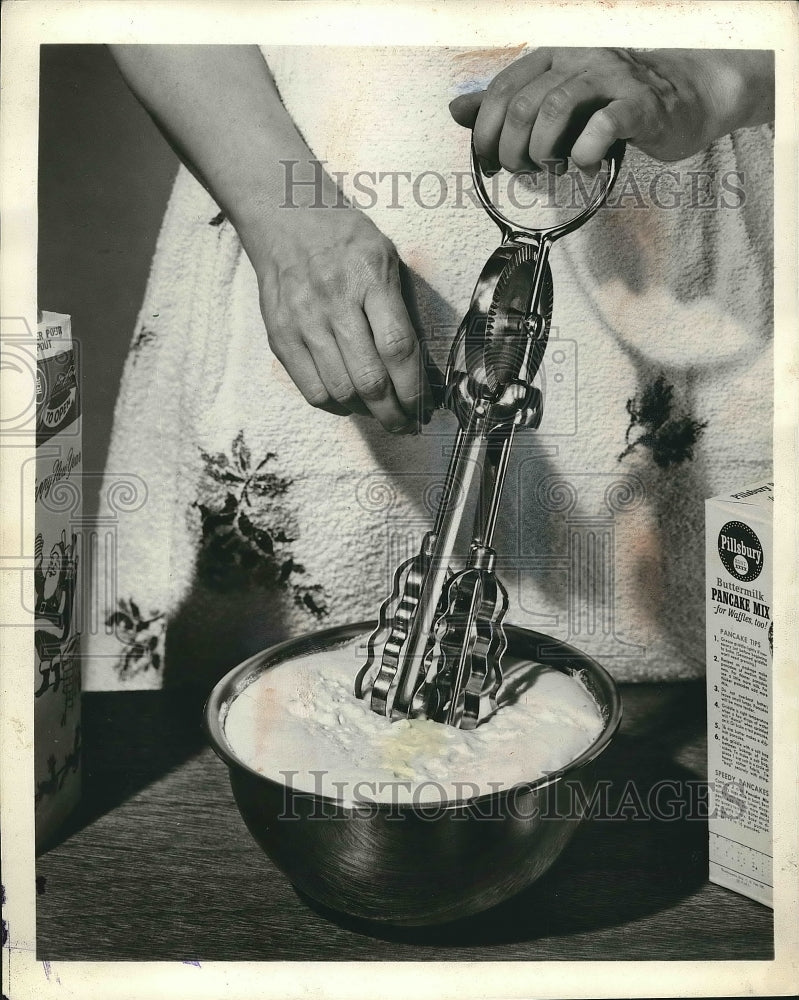 1958 Press Photo Hand Mixer with Scalloped blades - nea63774 - Historic Images