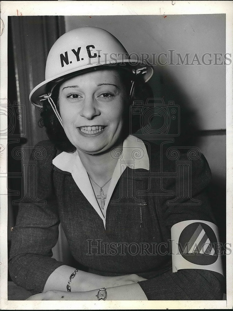 1942 Press Photo Ann Serino Models Steel Helmet - Historic Images