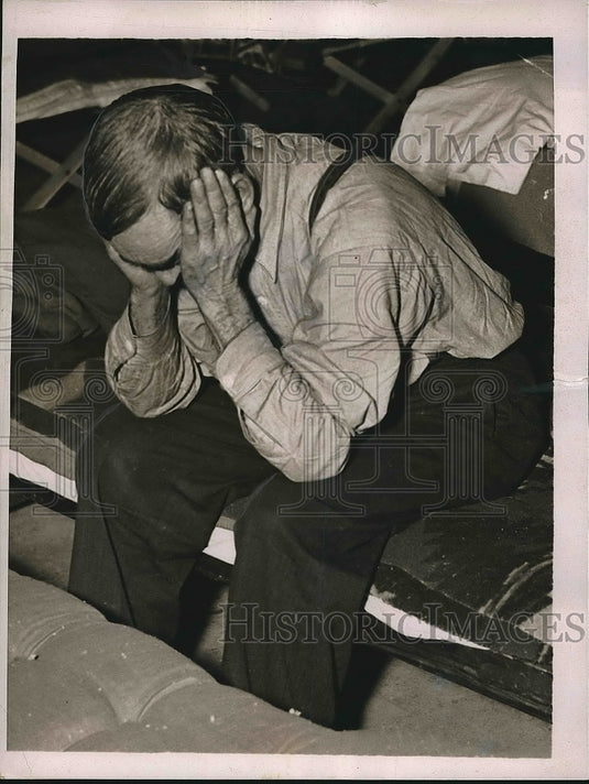 1937 Flood refugee at relief station  - Historic Images