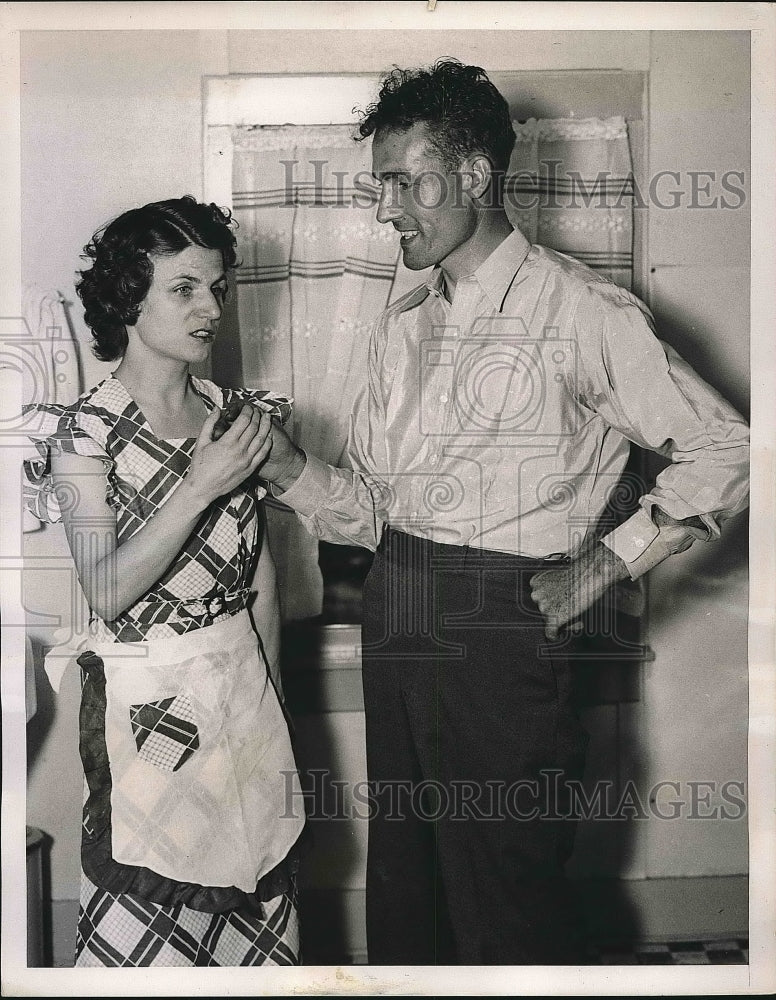1937 Mr. and Mrs. William Hayes at home  - Historic Images