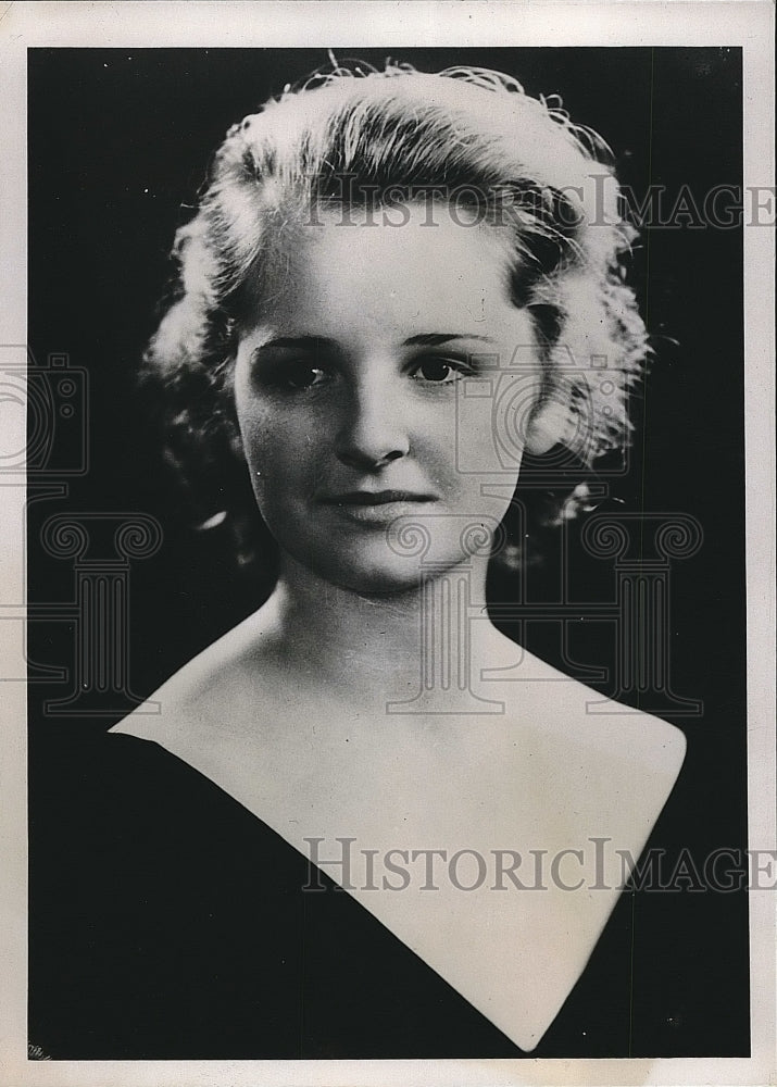 1938 Press Photo Ms. Jean Heller posing for photo - nea63899-Historic Images