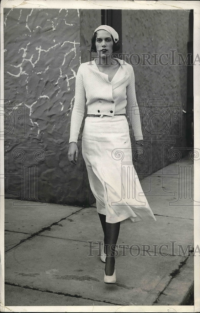 1932 Press Photo Miss Antoinette Johnson Strolling Through Palm Beach-Historic Images