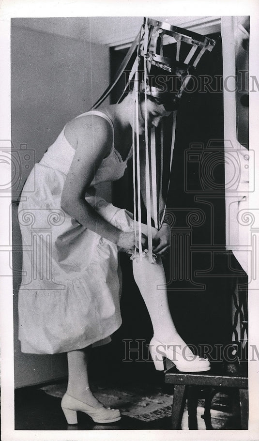 1954 Press Photo Anneli Jarvinen Preparing For Wedding In Karkkola Finland - Historic Images