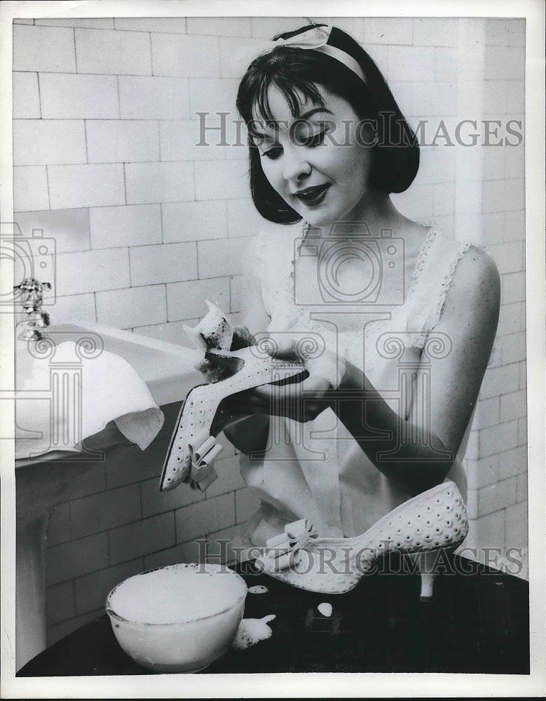 1958 Woman cleaning white shoes  - Historic Images