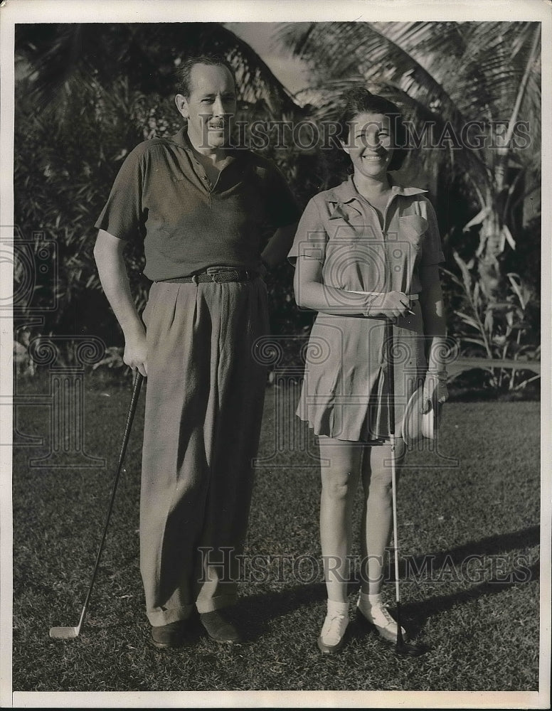 1939 Colin Kingham and Actress Luella Gear Playing Golf  - Historic Images