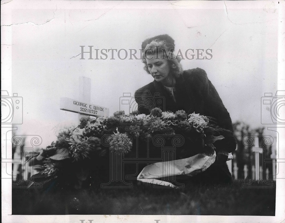 1947 Kathleen Quick at the Blosville U.S Military Cemetery. - Historic Images