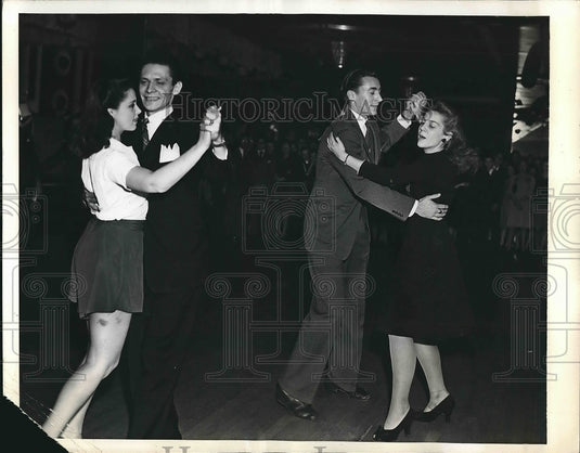 1941 Press Photo Molly Ruehl & Larry Hedges During National Samba Contest - Historic Images