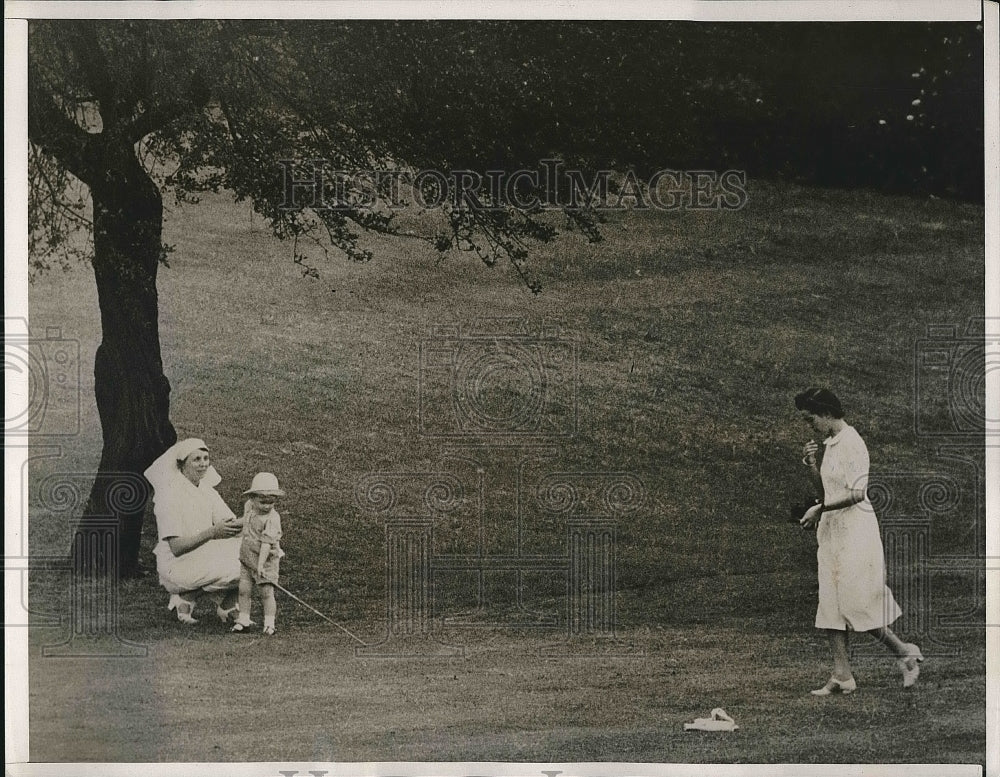 1938 Lance Haugwitz Reventlow & Countess Barbara Hutton At Park - Historic Images