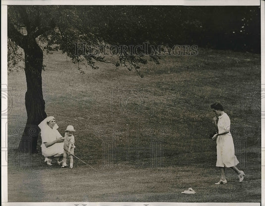 1938 Lance Haugwitz Reventlow & Countess Barbara Hutton At Park - Historic Images