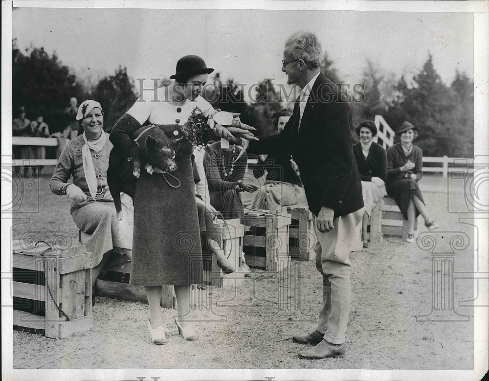 1935 Mrs. Graham Johnston receiving a ribbon for the &quot;Pig Derby&quot; - Historic Images