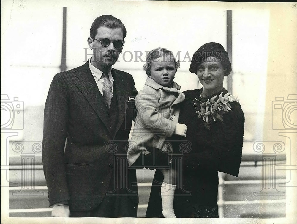 1934 Press Photo Mr. and Mrs. George Joyce with their son, Stephan. - nea64235 - Historic Images