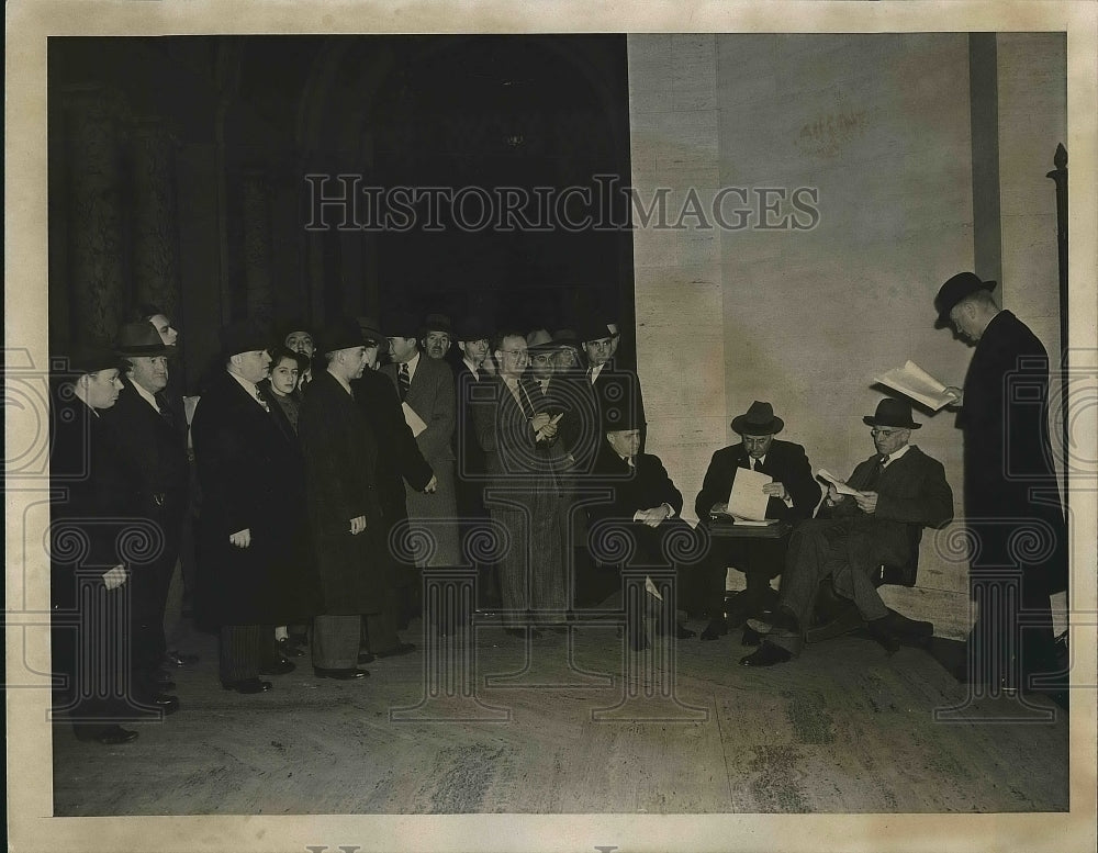 1940 Press Photo General View Of Auction For Subway System In Lobby Of Court - Historic Images