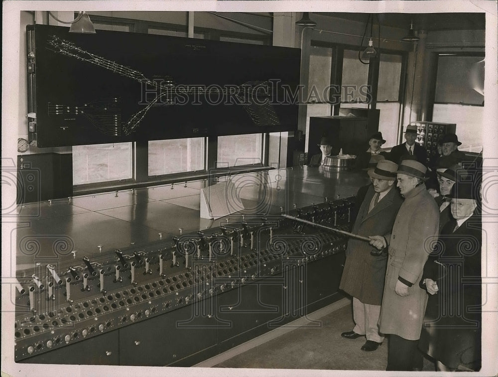 1937 Press Photo M.E. Gillmore at Switch Tower in Jamaica Yard - nea64346 - Historic Images