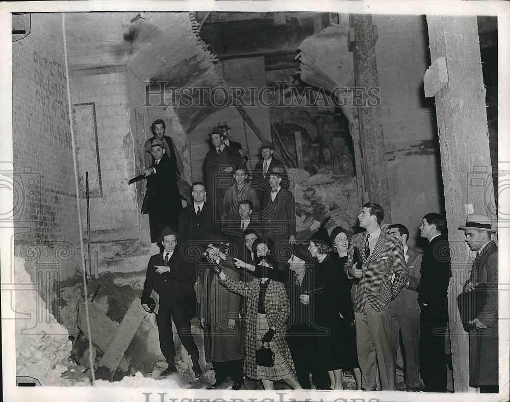 1938 Students of New York University on Tour of 6th Ave Subway - Historic Images