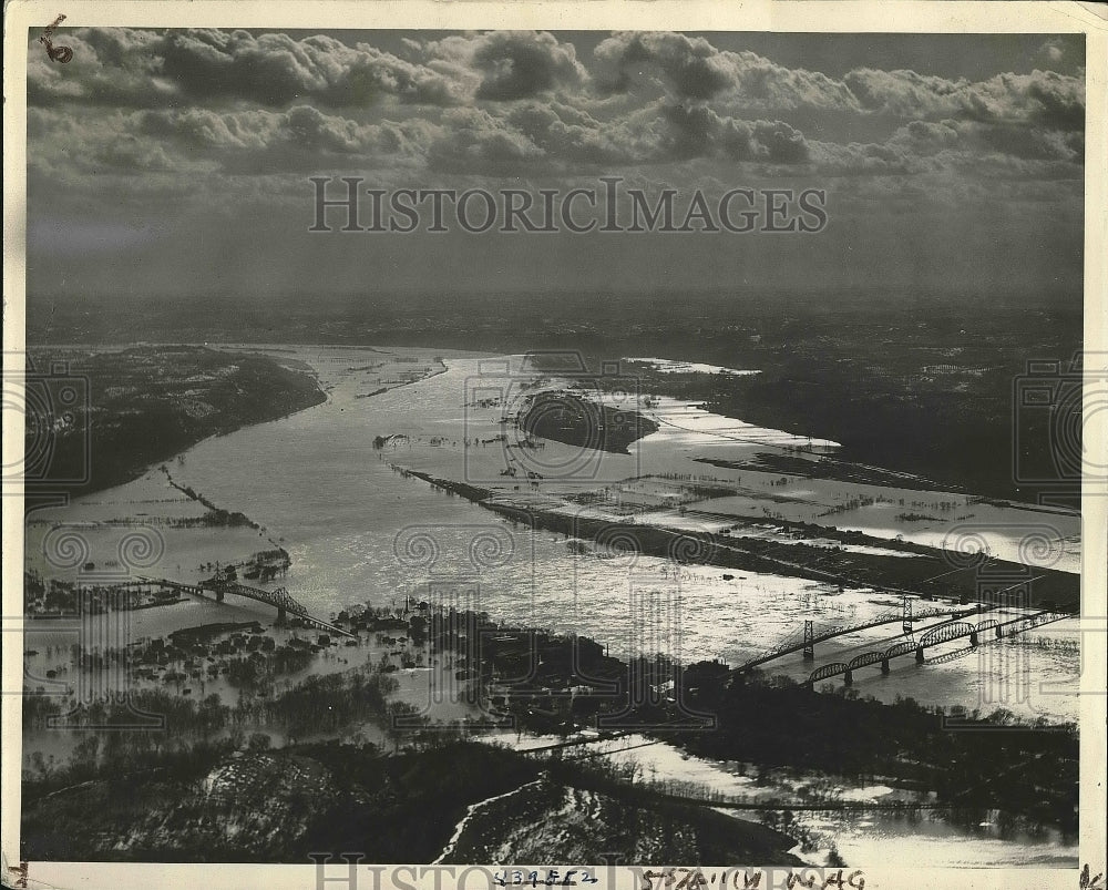1938 Swell rivers into flood  - Historic Images