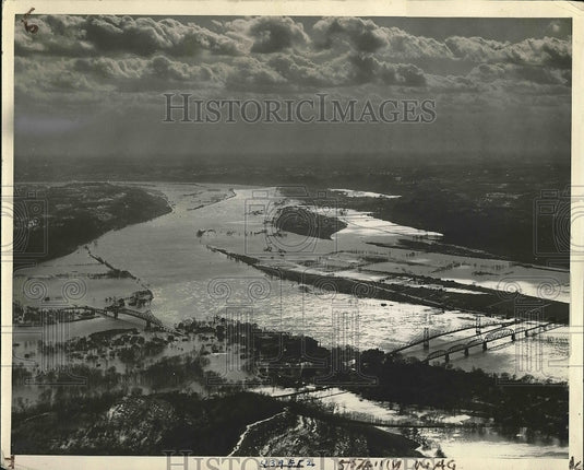 1938 Swell rivers into flood  - Historic Images