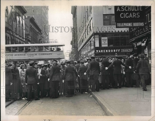 1937 Press Photo American Legion Parade Spectators stopped by Police at Madison - Historic Images
