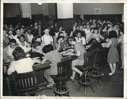 1945 laid off war plant workers apply at U.S. Employment Service - Historic Images