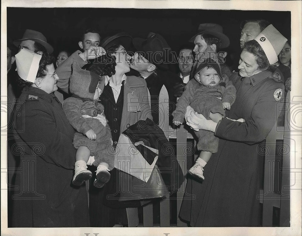 1946 British War Brides Babies Margaret Qyurtsak Frank John - Historic Images