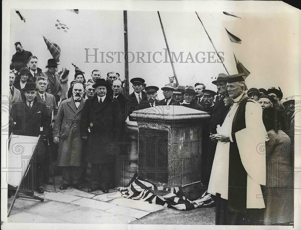 1933 Press Photo Lord Fairfax Cowes England Plague Commission - nea64478 - Historic Images