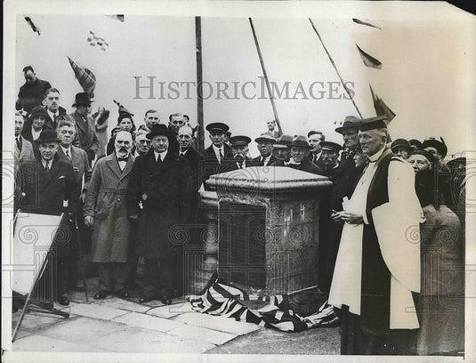 1933 Press Photo Lord Fairfax Cowes England Plague Commission - nea64478 - Historic Images
