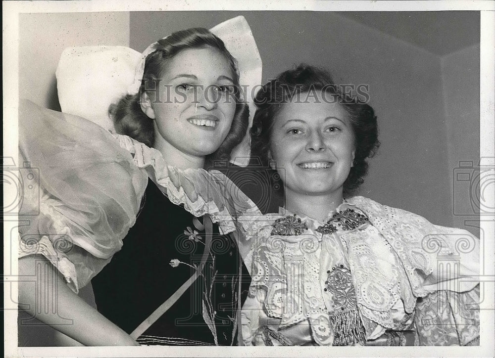 1938 Press Photo Helen Baly and Mary Rovensky Raise Funds for Czechs in New York - Historic Images