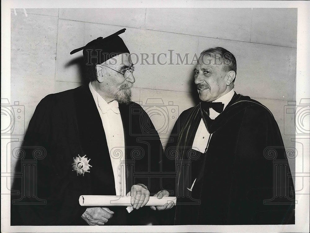 1938 Dr. Thomas Gates and Louis Martin honored at Franklin Institute - Historic Images