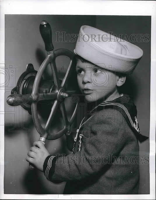 1955 Press Photo Leonardo Giampietro Aboard Liner Constitution - Historic Images