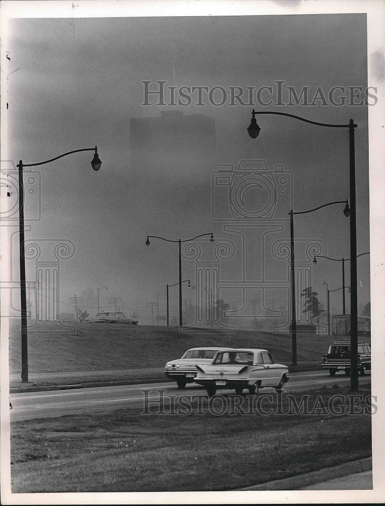 1965 Press Photo Smog Level Over Downtown Cleveland, Ohio - nea64739 - Historic Images