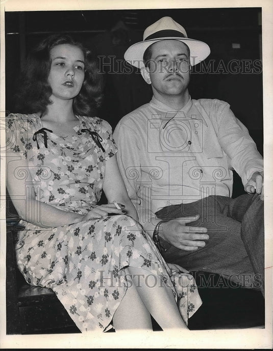 1948 Evelyn Lari & Ray Hunter Turn Themselves In For Questioning - Historic Images