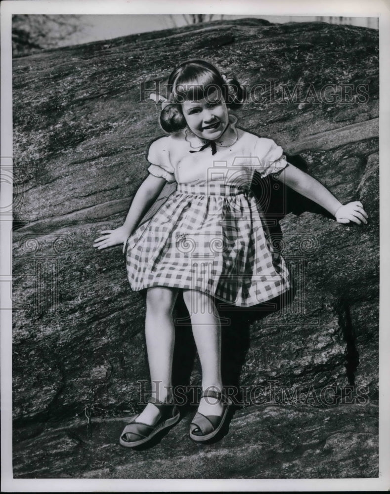 1951 Press Photo Children's Rubber Soled Shoes - nea64878-Historic Images