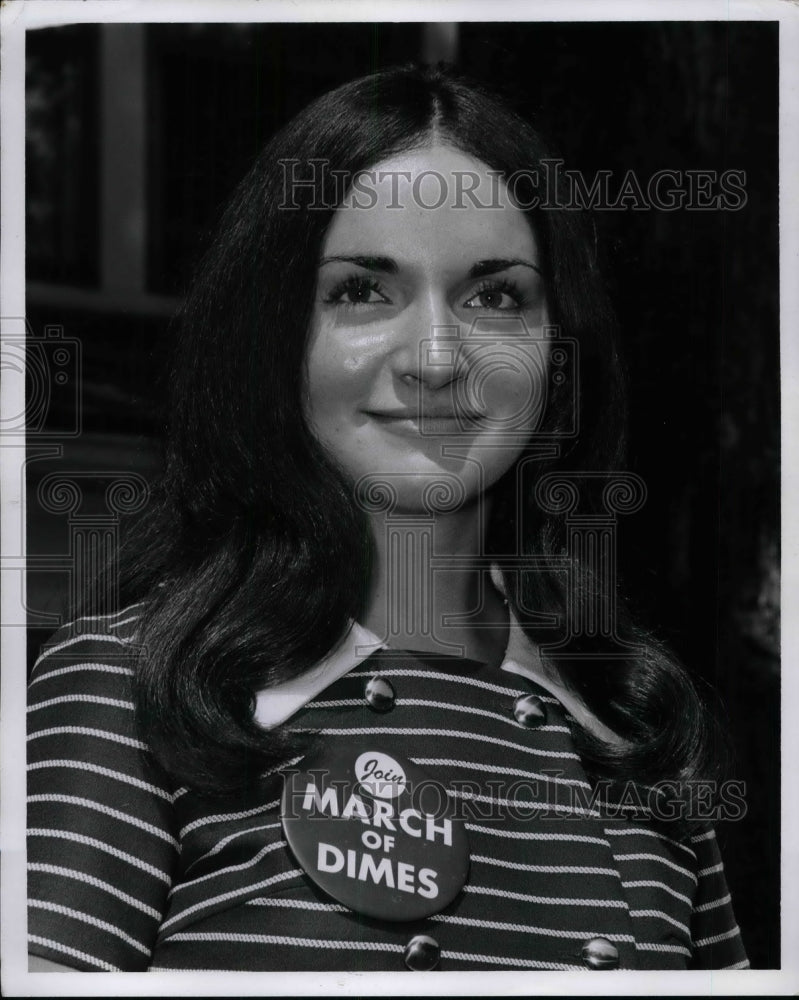 Press Photo Rosemary Gearing Receives March of Dimes Scholarship, Cincinnati - Historic Images