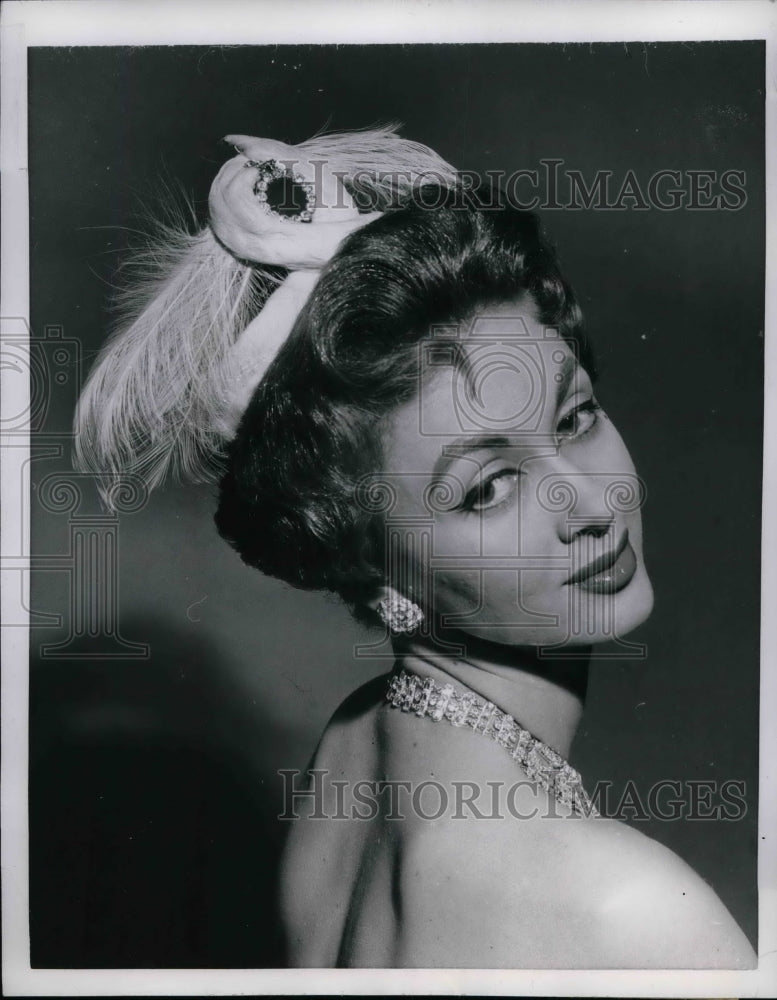 1956 Press Photo French model Babouche Fantasque & stylish coiffure - nea65029 - Historic Images