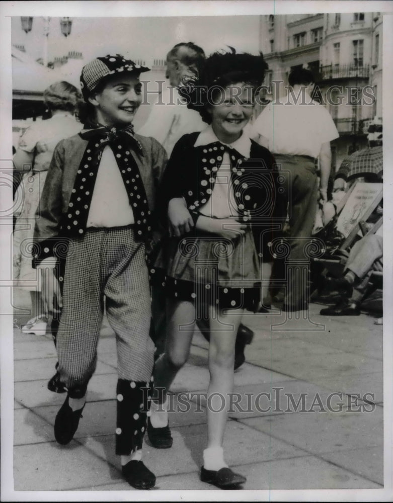 1954 Brighton, England. Dawn Gardnier & Christine Marchant - Historic Images