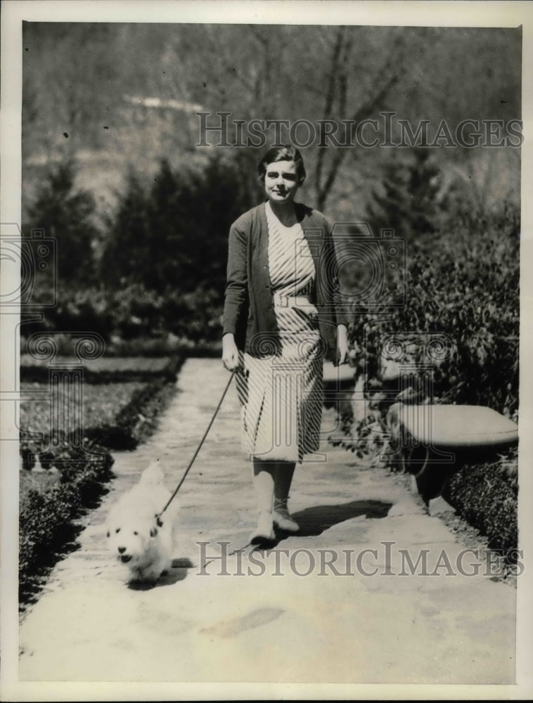 1933 Ruth Quackenbush, Socialite, Daughter, Mrs. George Quackenbush - Historic Images