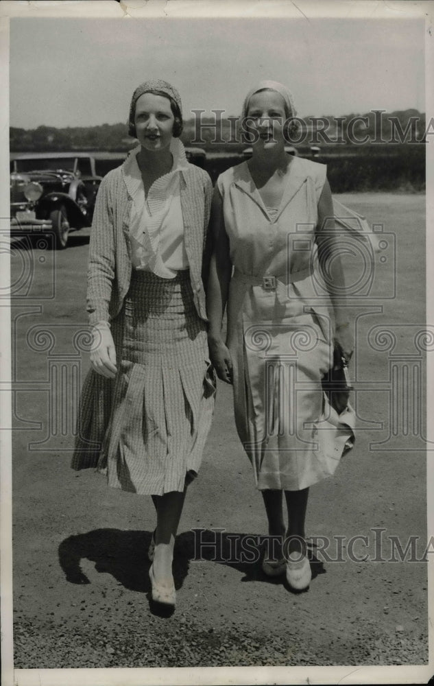 1931 Phoebe and Elsie Quimby, at Bailey&#39;s Beach Newport Rhode Island - Historic Images