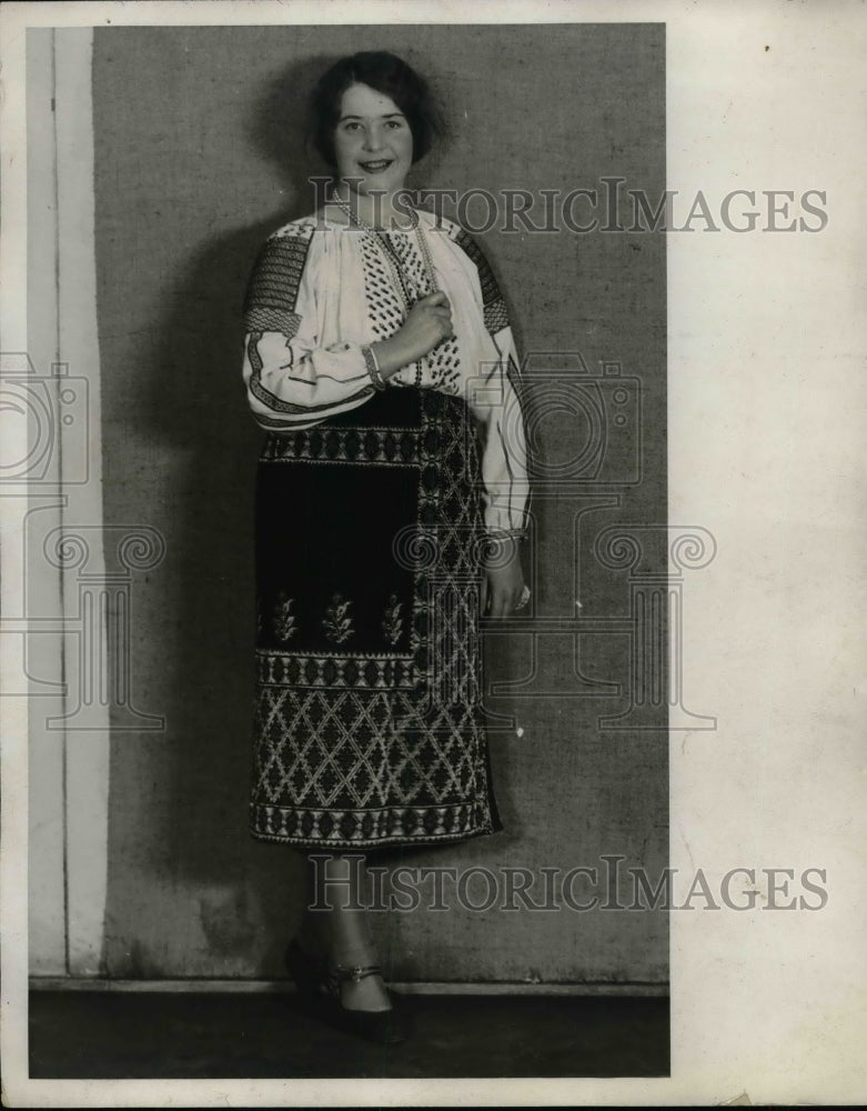 1929 Rumanian dancer Violet Luca in native costume  - Historic Images