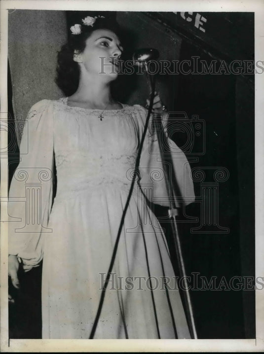 1944 Press Photo Lt Vivian L Quick at Anzio, Italy - Historic Images