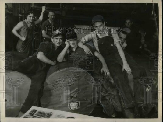 1937 Press Photo Crowell Peeb Co. S Stinkers & other workmen - nea65193 - Historic Images