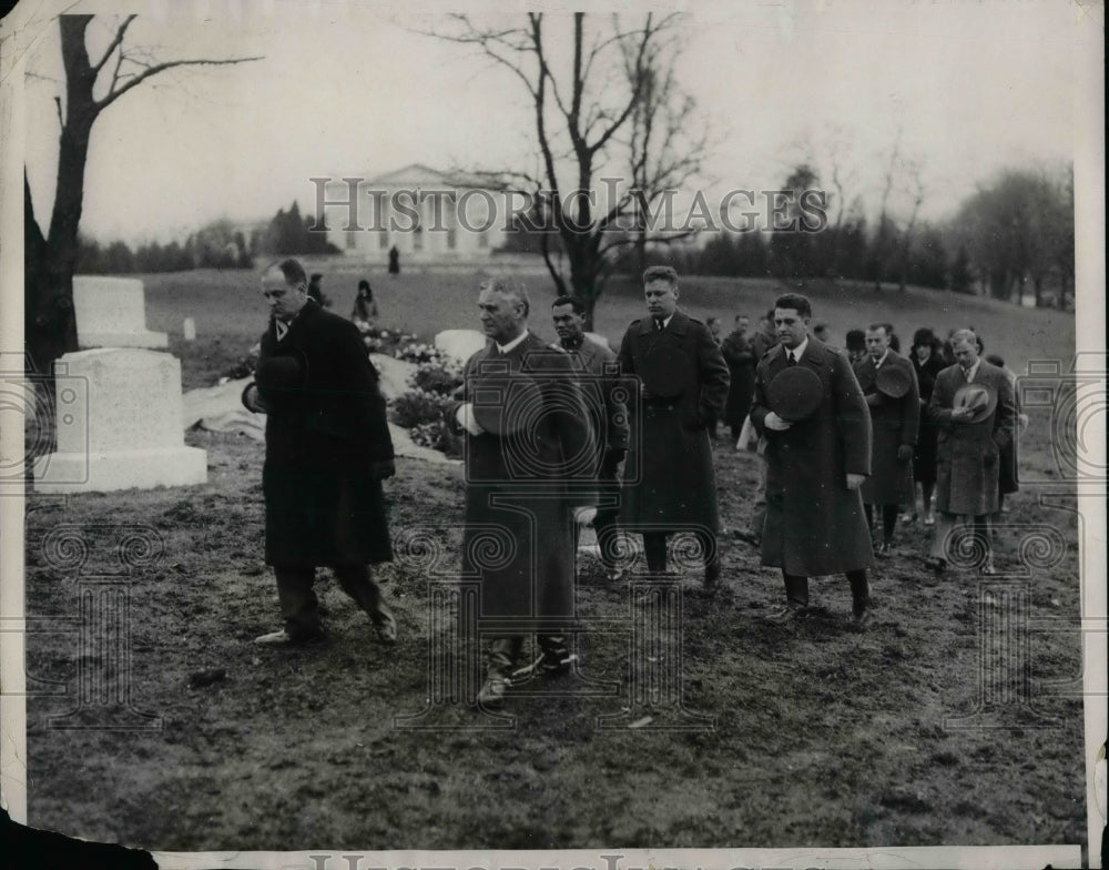 1929 US Army officials at funeral of Lt Henry Angeli in D.C. - Historic Images