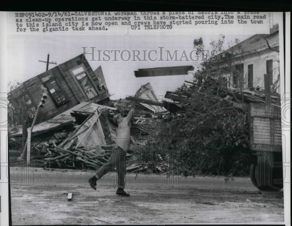1961 Press Photo clean up underway after tornado devastates Galveston, TX - Historic Images