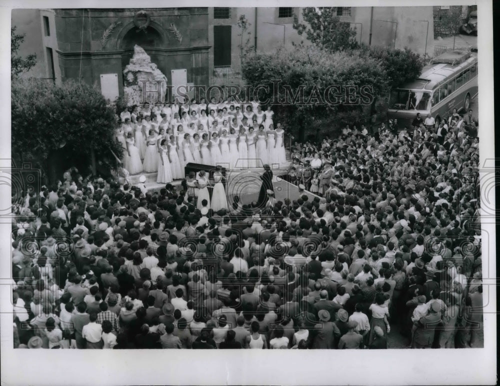 1956 Press Photo Smith College Chamber Singers at Montecompatri, Italy directed - Historic Images