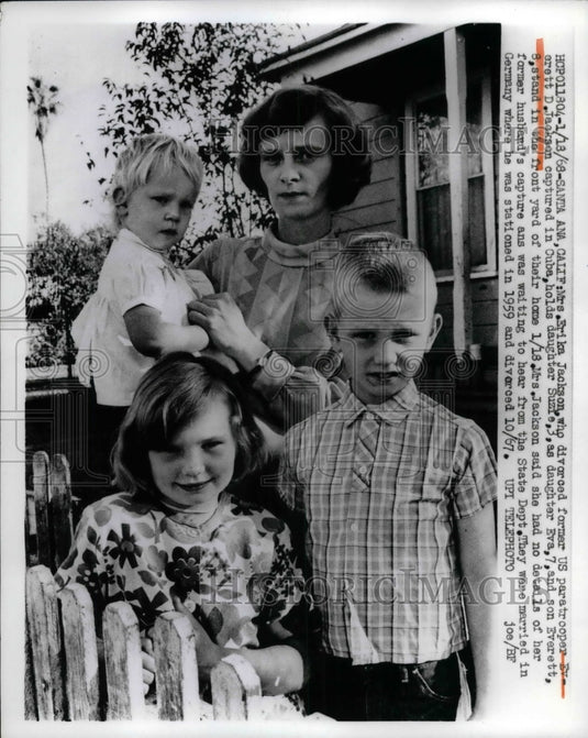 1968 Press Photo Erika Jackson with Children, Everett D. Jackson Captured Cuba - Historic Images