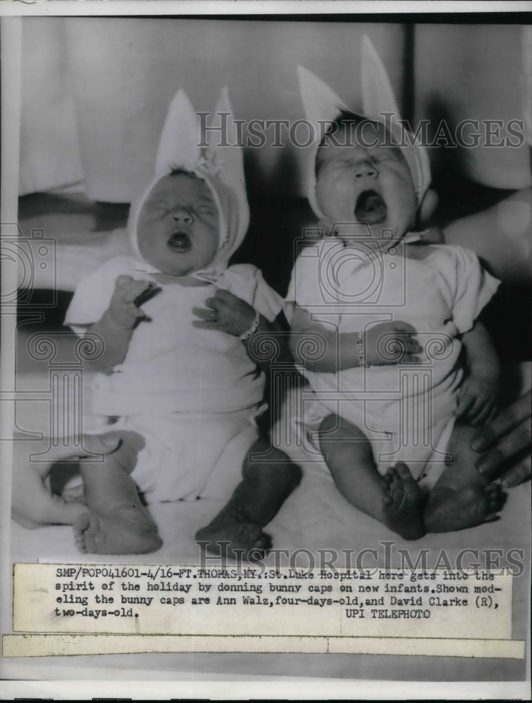 1960 Press Photo Ann Walz, David Clark, Bunny Caps at St. Luke Hospital - Historic Images