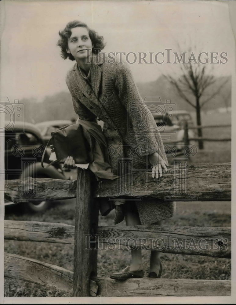 1939 Mrs. Francis L. Winston at Essex Fox Hounds Race Meet - Historic Images